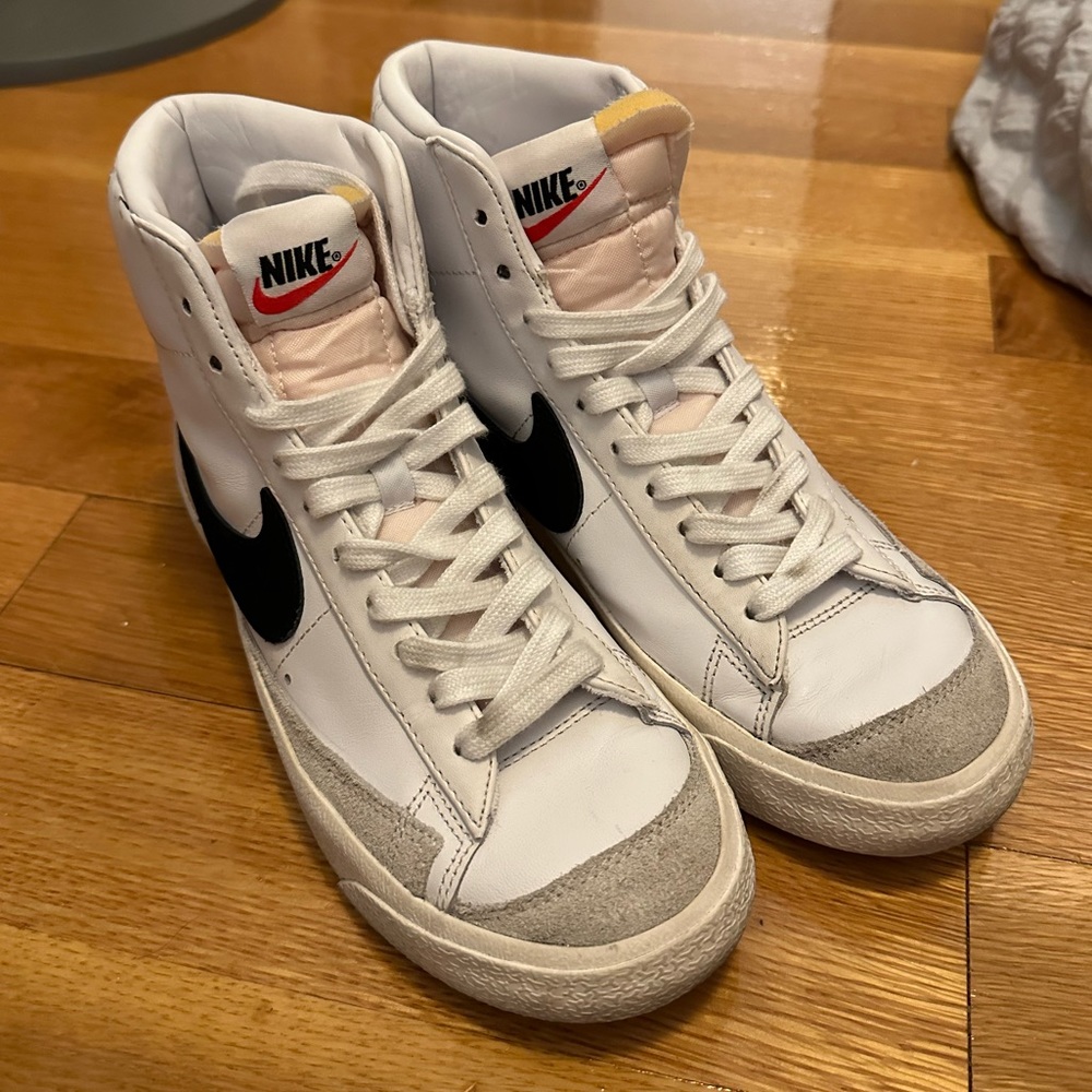Nike Blazer Mid - size 8